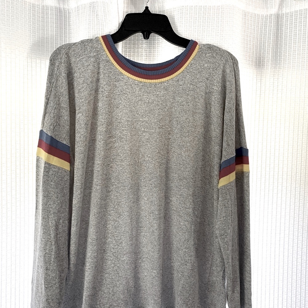 Women’s XL Style & Co gray long sleeve crewneck sweater.